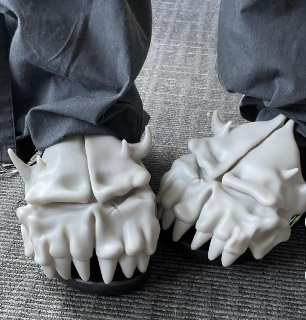 Scull Slippers - White (Preorder)